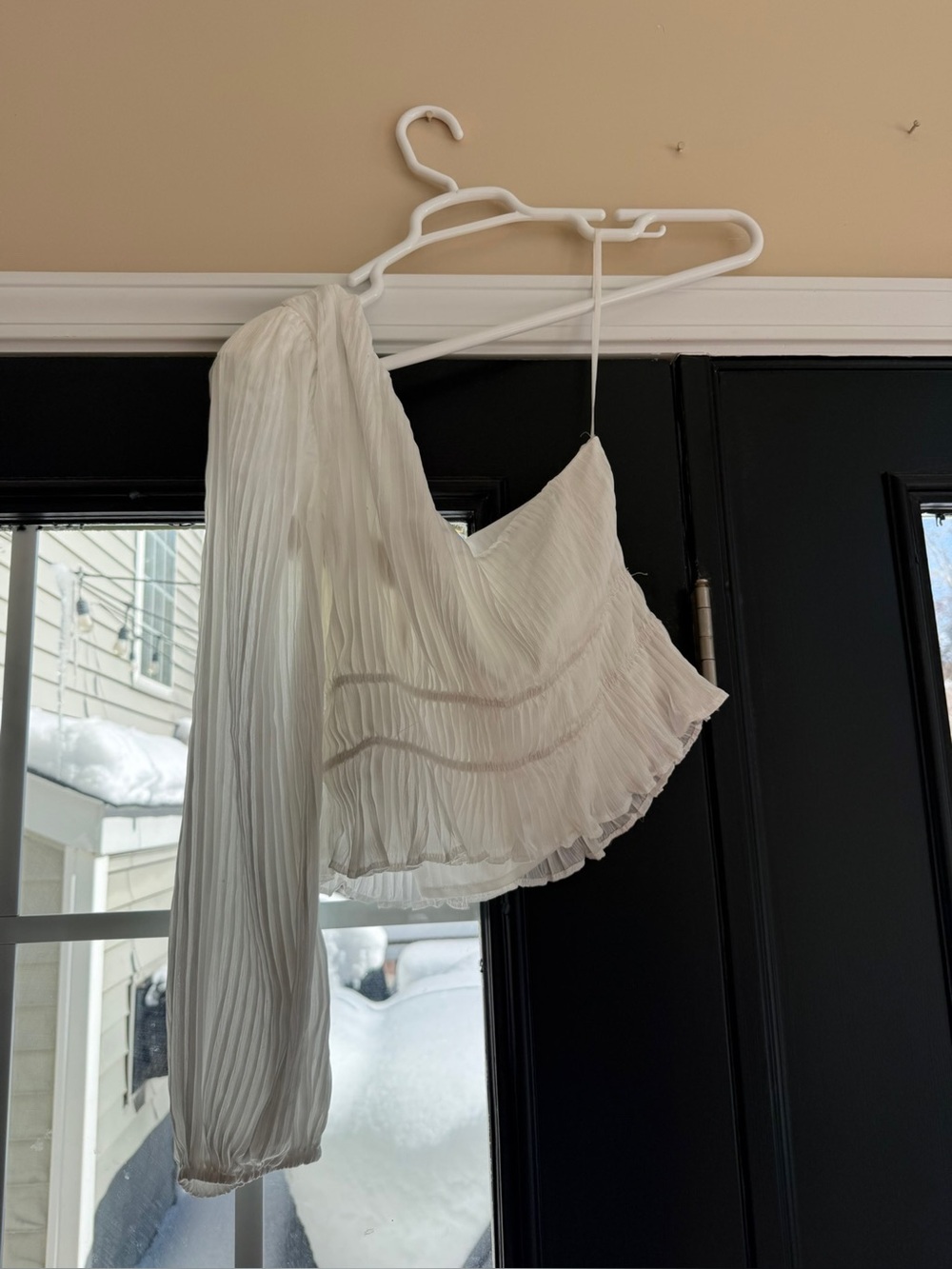 DO+BE White Pleated One-Shoulder Top